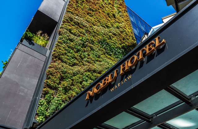 zielona-sciana-hotel-nobu_5_651103.jpg